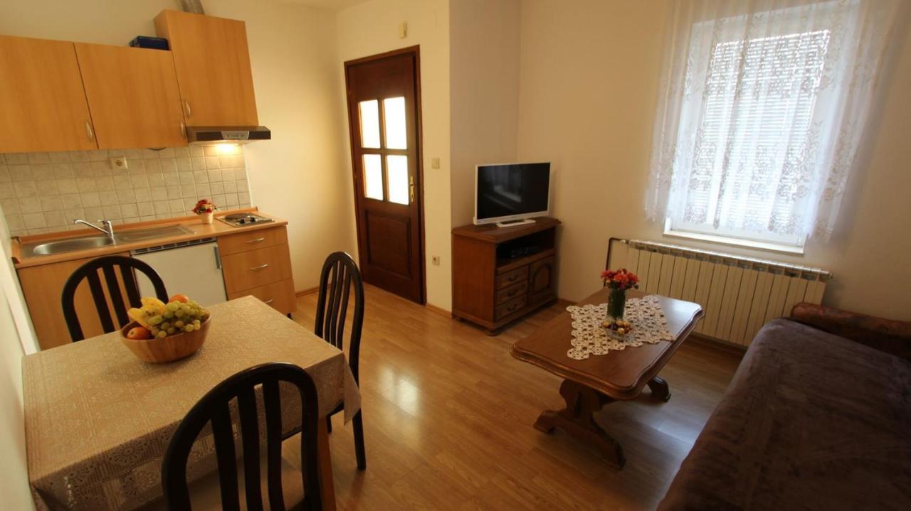 Apartments Grzetic Malinska Ngoại thất bức ảnh
