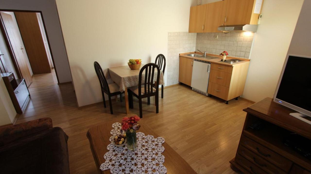 Apartments Grzetic Malinska Ngoại thất bức ảnh
