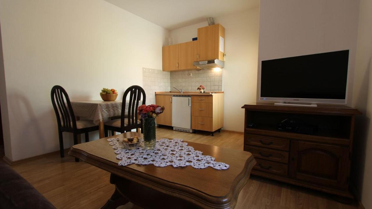Apartments Grzetic Malinska Ngoại thất bức ảnh