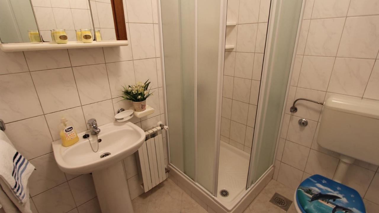 Apartments Grzetic Malinska Ngoại thất bức ảnh